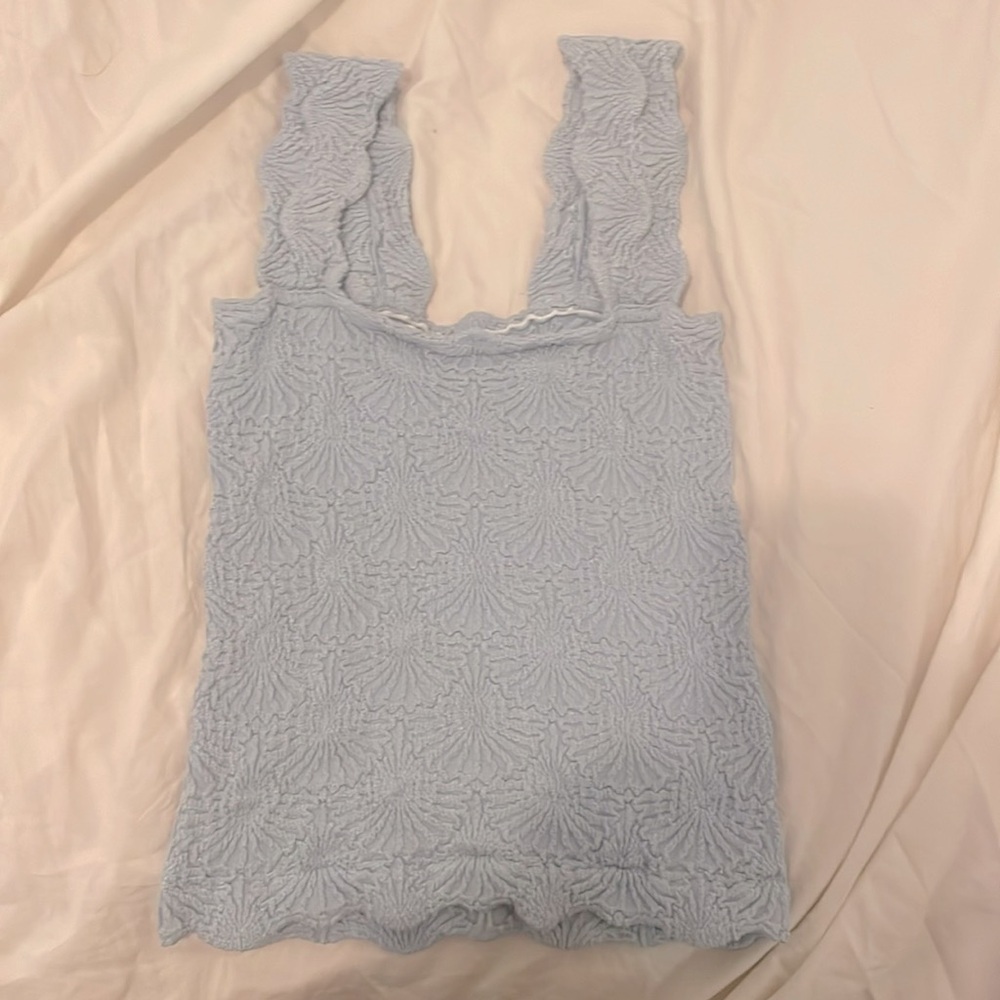 This top doesn’t fit my style and has only been worn twice it’s a very cute top - Picture 1 of 1